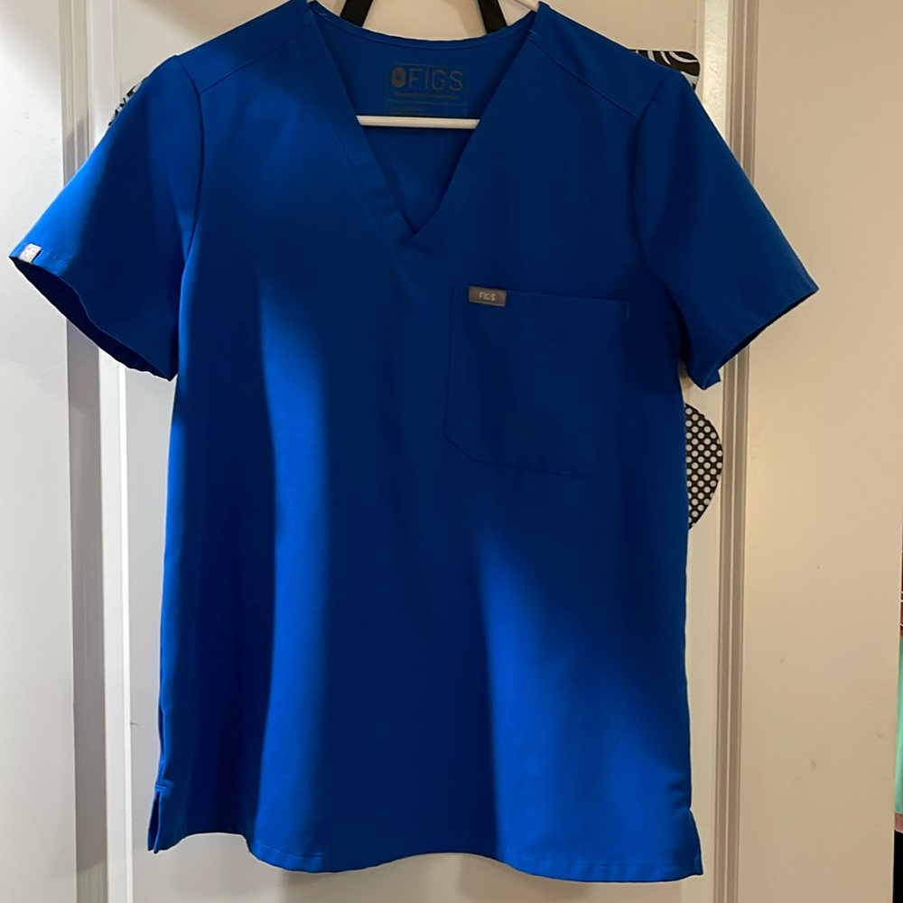 Figs scrub top